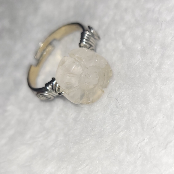 Ring with rose shaped quartz - Picture 2 of 4